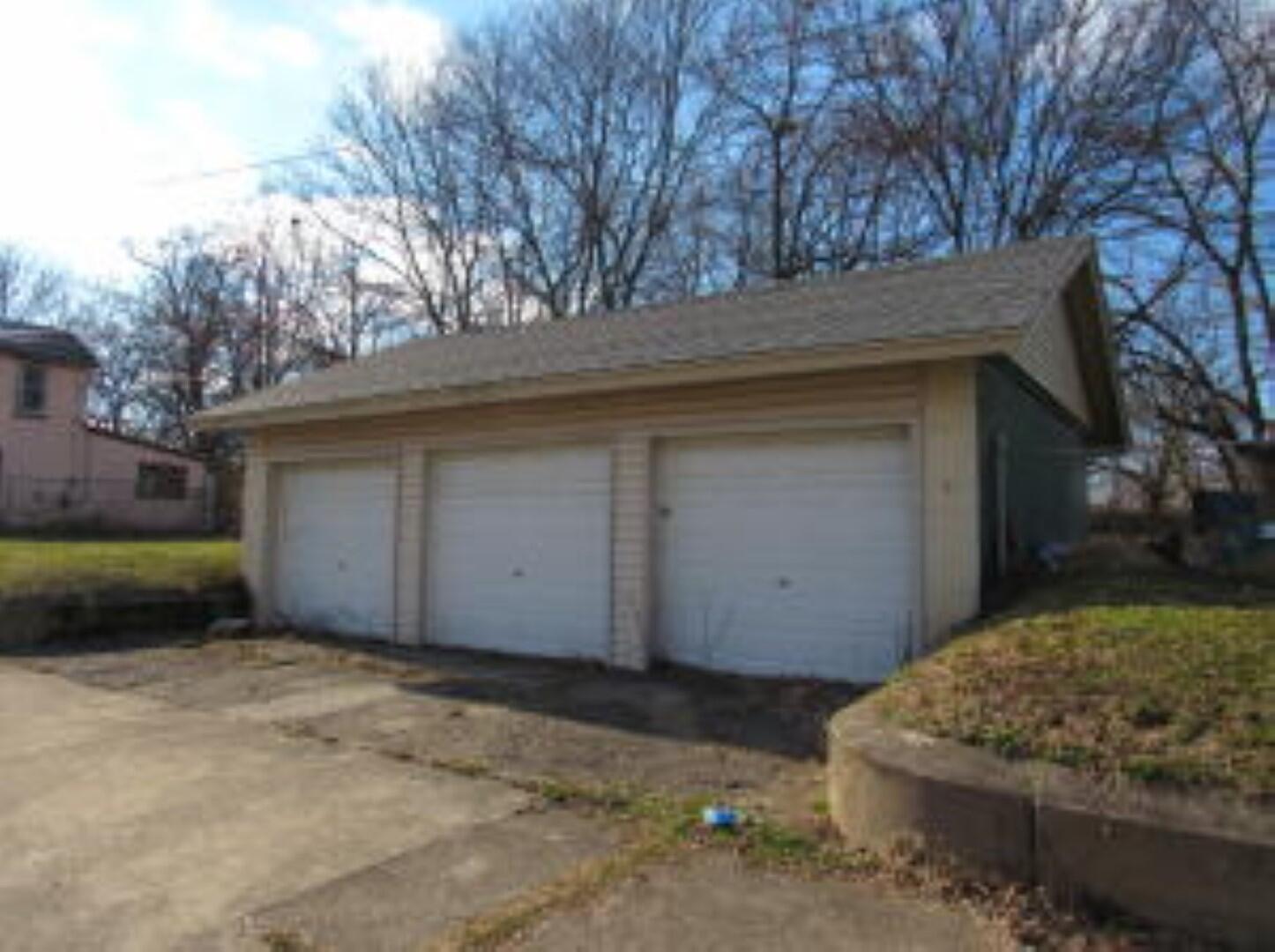 411 Stanton Avenue Springfield, OH 45503 - Photo 3 of 4
