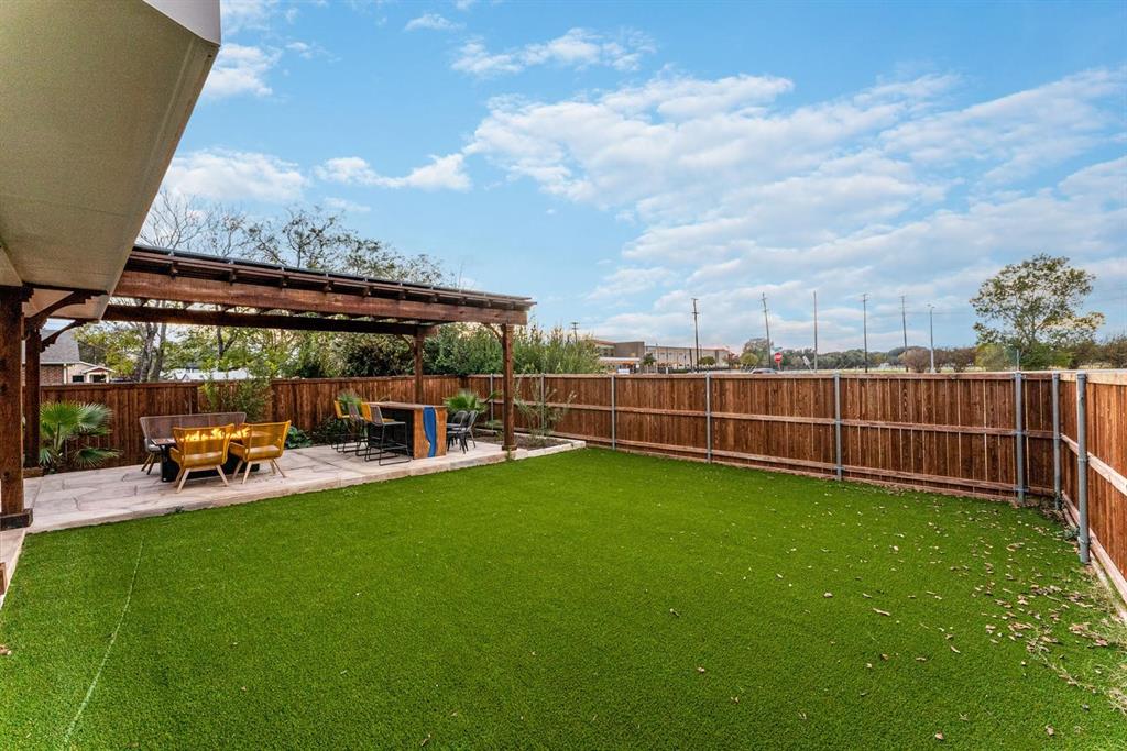 4013 Ivanhoe Lane Dallas, TX 75212 - Photo 36 of 38 View of yard with a patio area