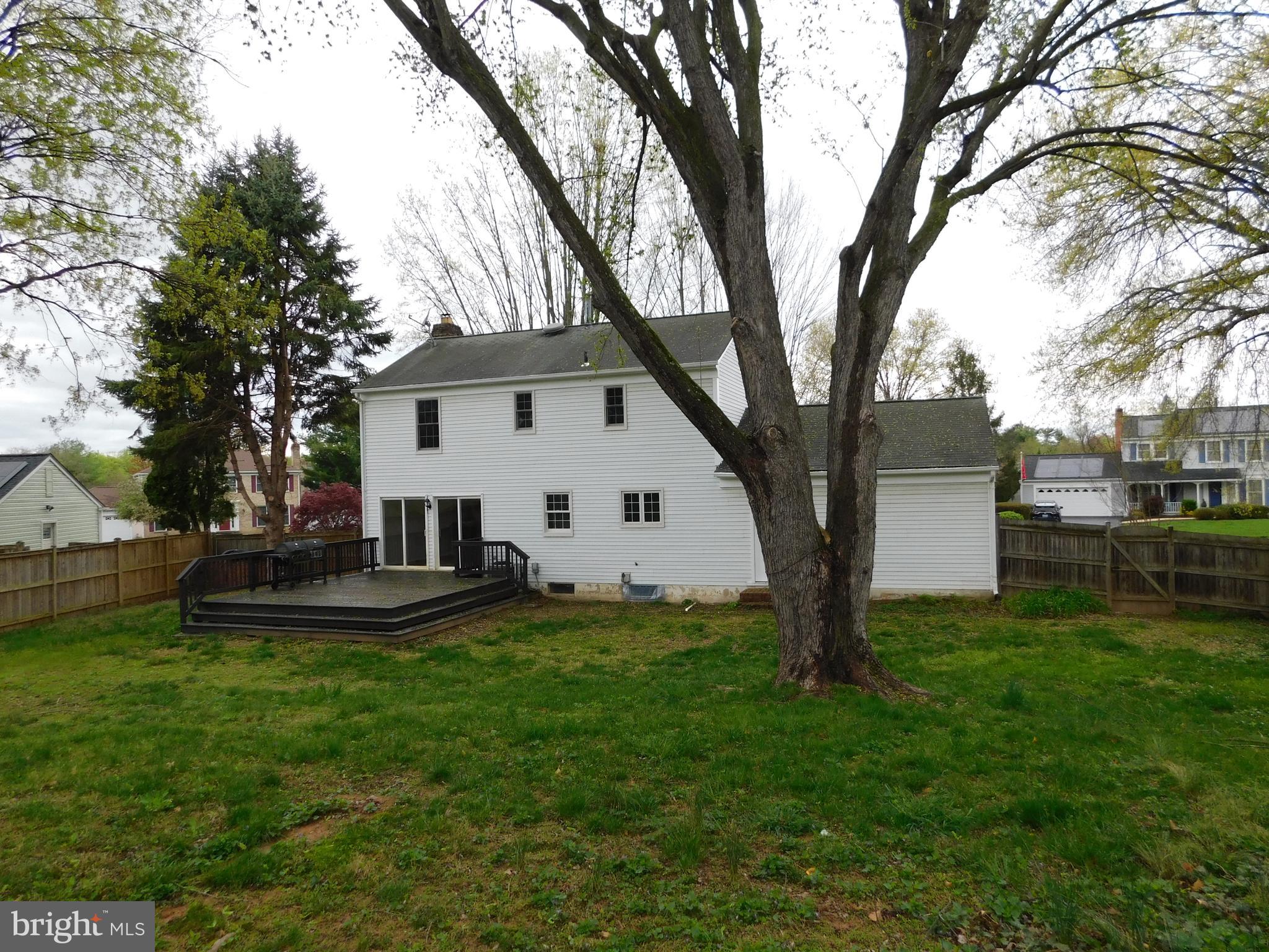 916 Pointer Ridge Drive Gaithersburg, MD 20878 - Photo 2 of 27 Beautiful Back yard