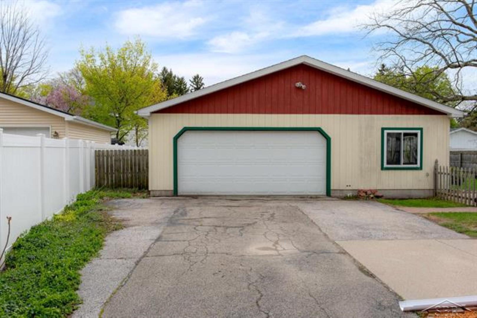 2152 6th Street Bay City, MI 48708 - Photo 37 of 46 50174004-02314377-b39d-4fd4-bba0-4d0c48d1098f.JPG