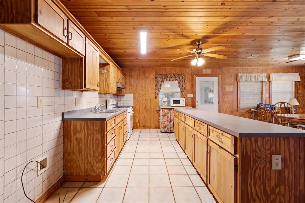 2000 County Road 2420 Sumner, TX 75486 - Photo 2 of 34