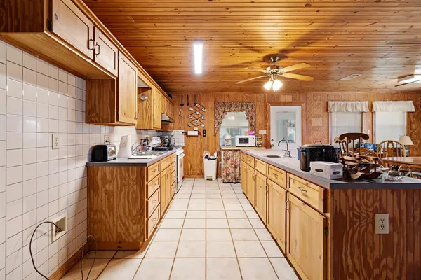 $875,000 | 2000 County Road 2420, Sumner, TX 75486