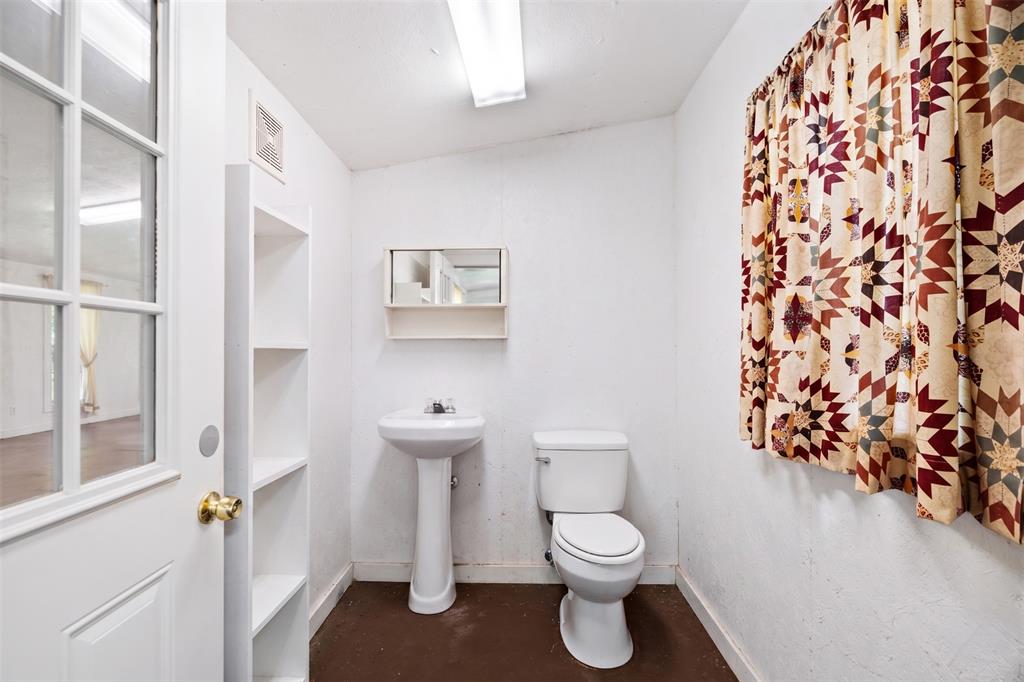 2000 County Road 2420 Sumner, TX 75486 - Photo 4 of 34