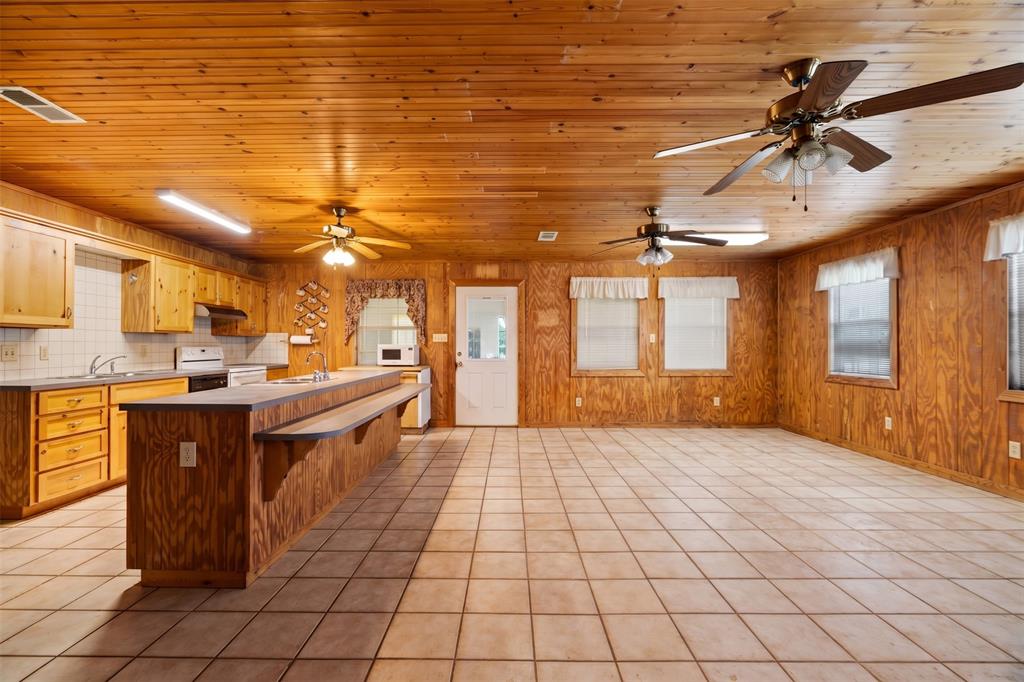 2000 County Road 2420 Sumner, TX 75486 - Photo 10 of 34