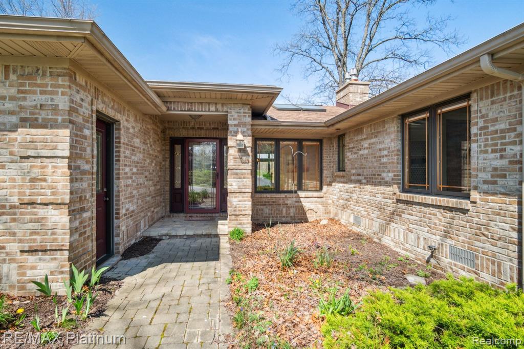 2765 Earl Lake Road Howell, MI 48843 - Photo 2 of 44