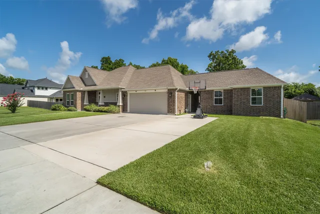a view of house with a yard