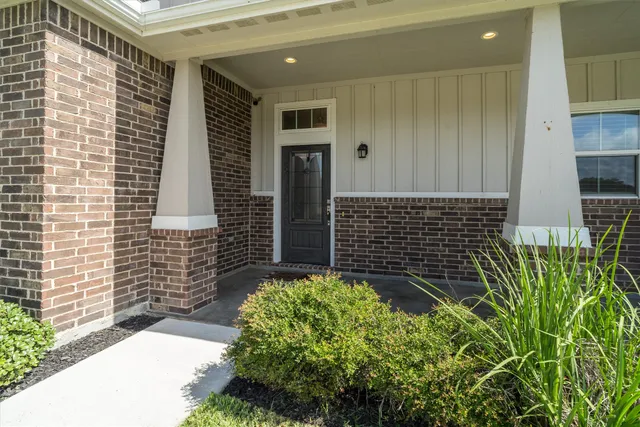 a view of house with backyard