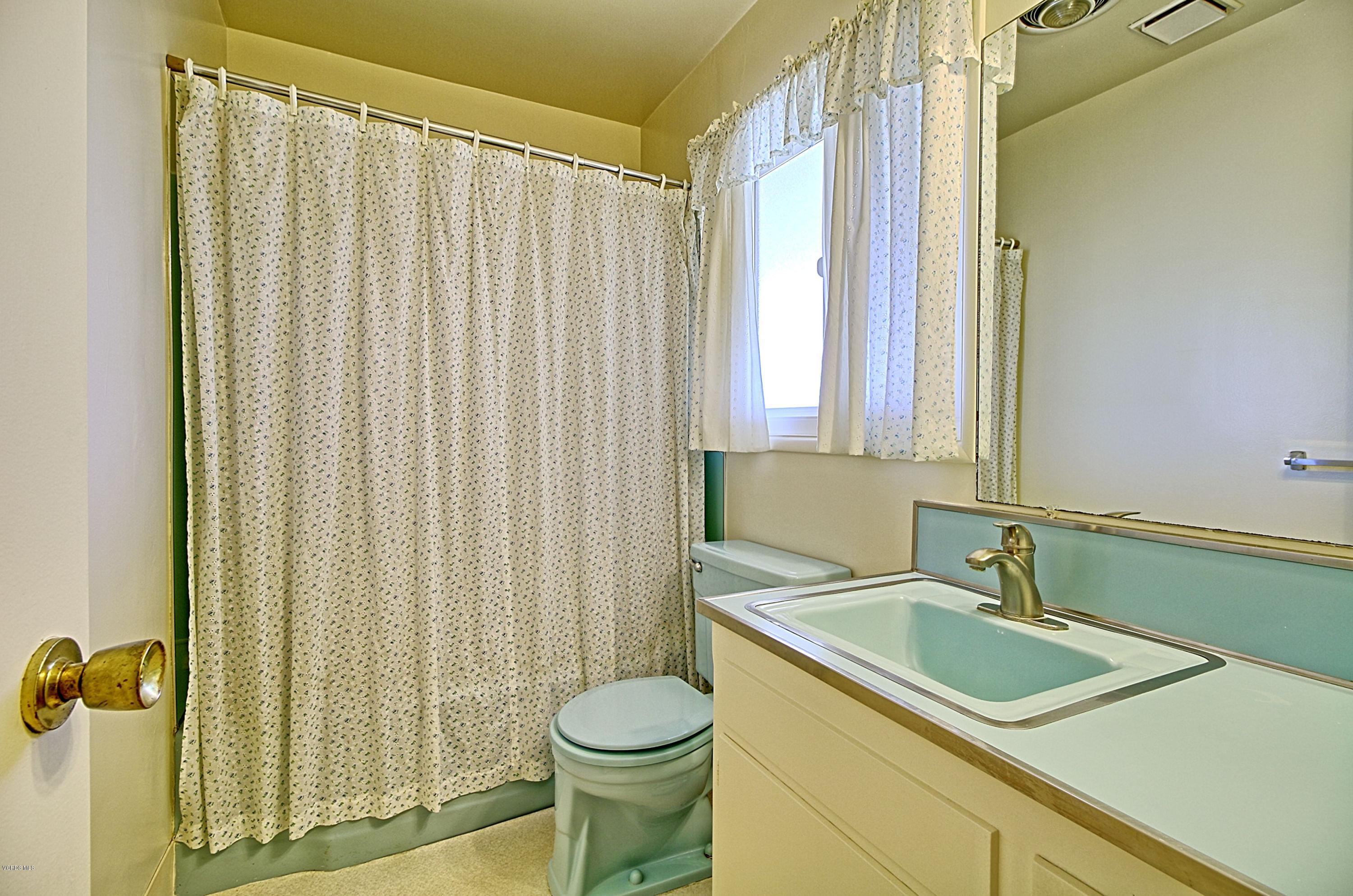 929 West Roderick Avenue Oxnard, CA 93030 - Photo 17 of 24 0031_IMG_0094_5_6