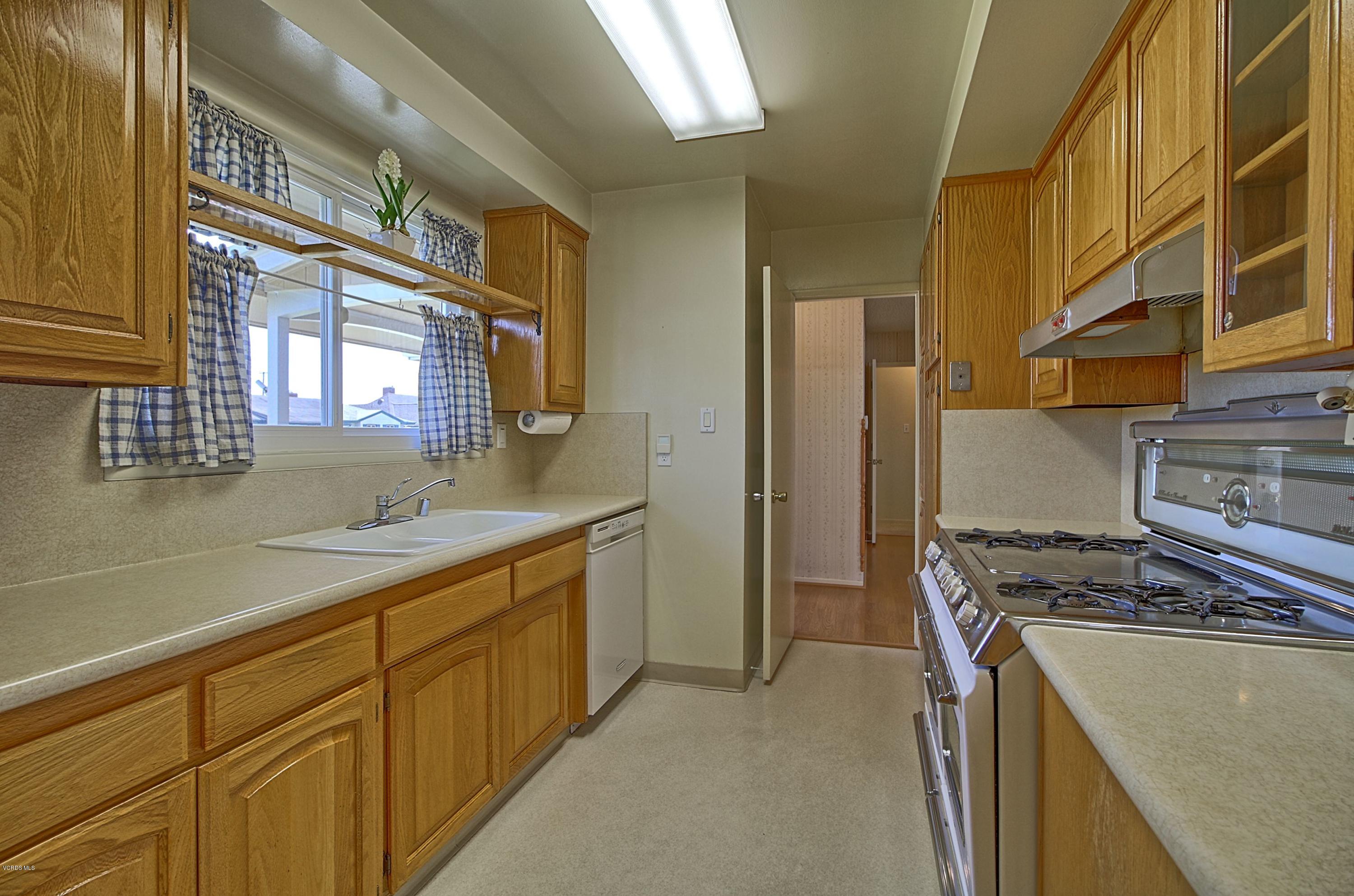 929 West Roderick Avenue Oxnard, CA 93030 - Photo 6 of 24 0014_IMG_0043_4_5