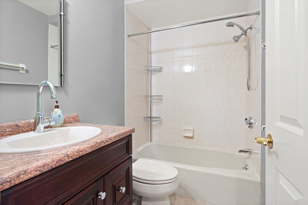 77 Cherry Hollow Road, Unit 77 Nashua, NH 03062 - Photo 17 of 28 Gallery Image 17