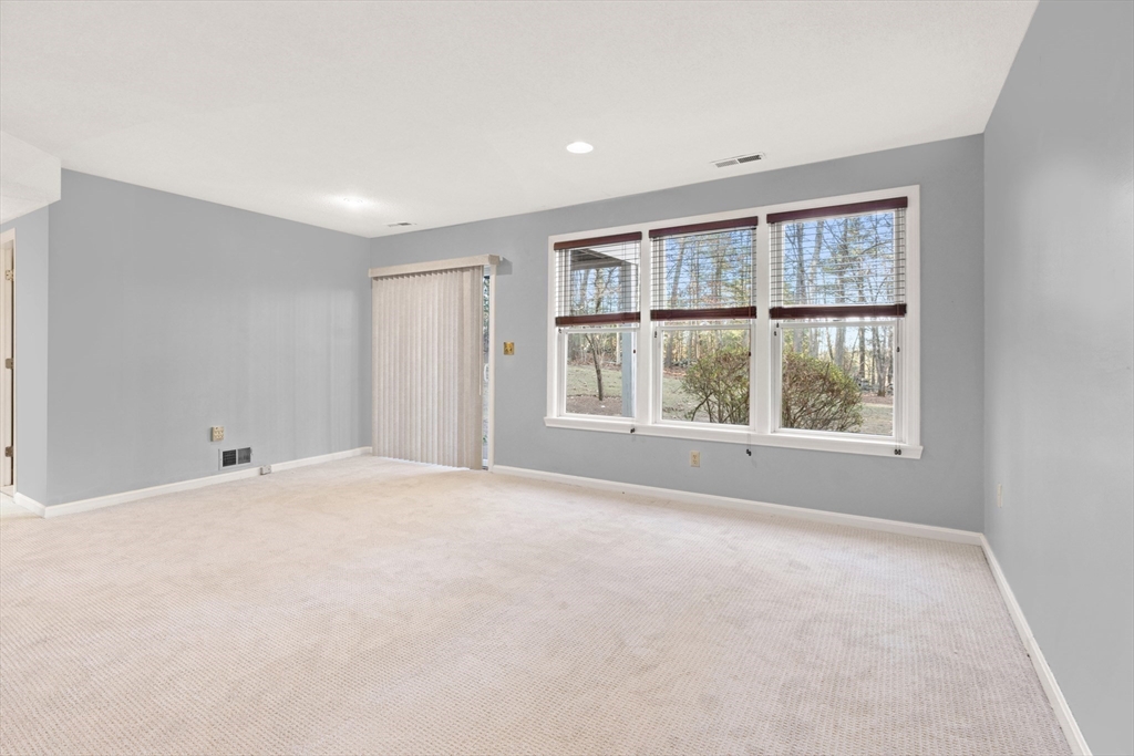 77 Cherry Hollow Road, Unit 77 Nashua, NH 03062 - Photo 26 of 28 Gallery Image 26