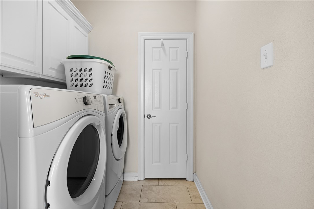 2250 Dillard Road Washington, TX 77880 - Photo 25 of 50 a utility room with dryer and washer