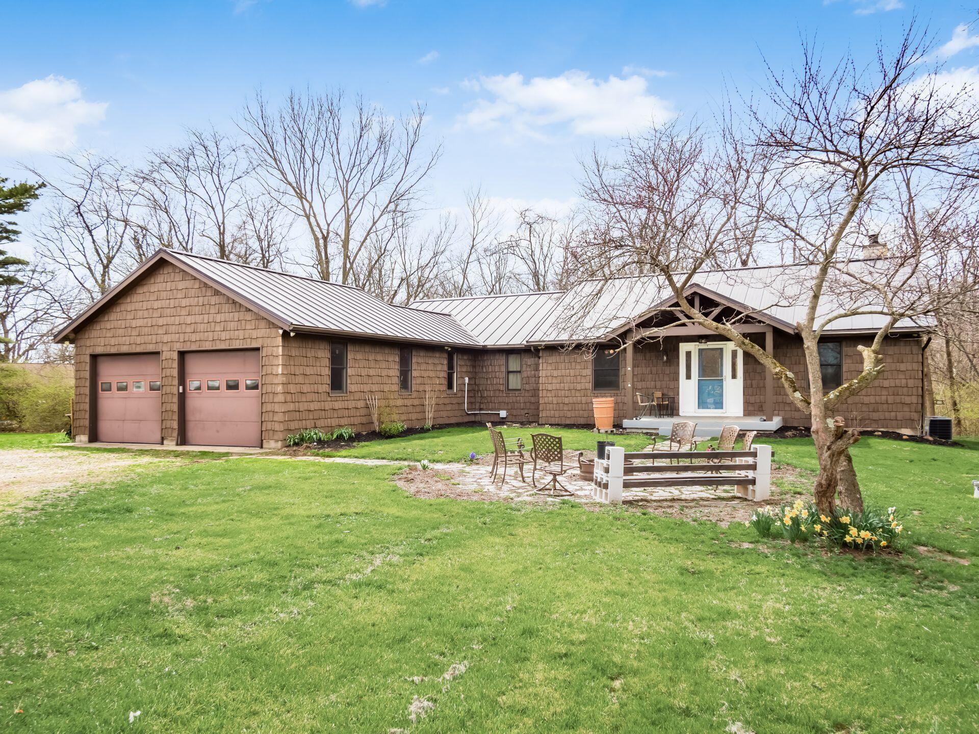 2117 Amity Road Hilliard, OH 43026 - Photo 2 of 66 001_3d351811_A 2117 Amity 112