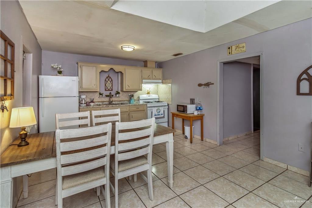 816 East 2nd Street Rio Grande City, TX 78582 - Photo 5 of 15