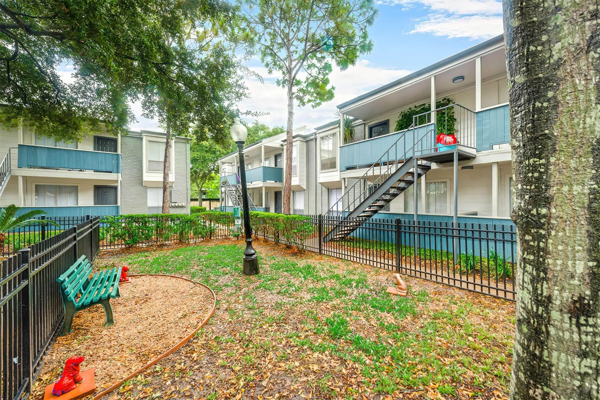 8162 Richmond Avenue, Unit 903 Houston, TX 77063 - Photo 23 of 33 a view of a house with a yard and potted plants
