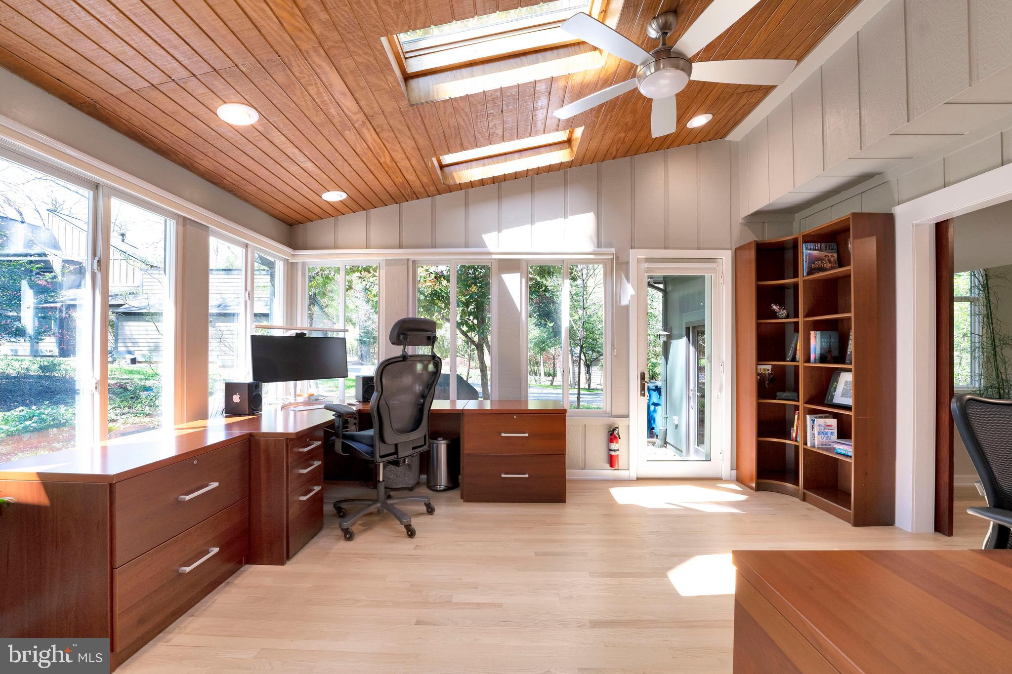 3214 Foxvale Drive Oakton, VA 22124 - Photo 20 of 56 a livingroom with workspace and a window