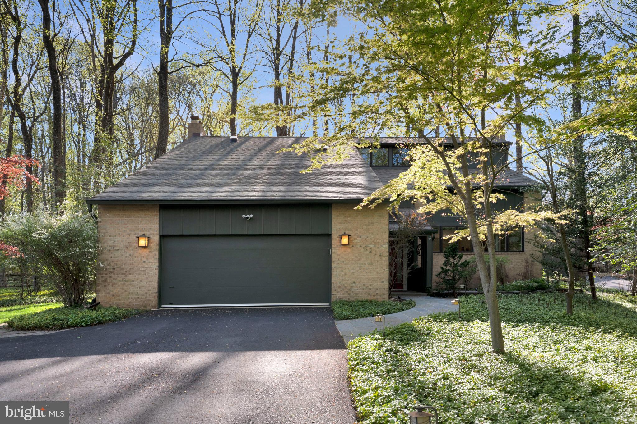 3214 Foxvale Drive Oakton, VA 22124 - Photo 4 of 56 a front view of house with a garden