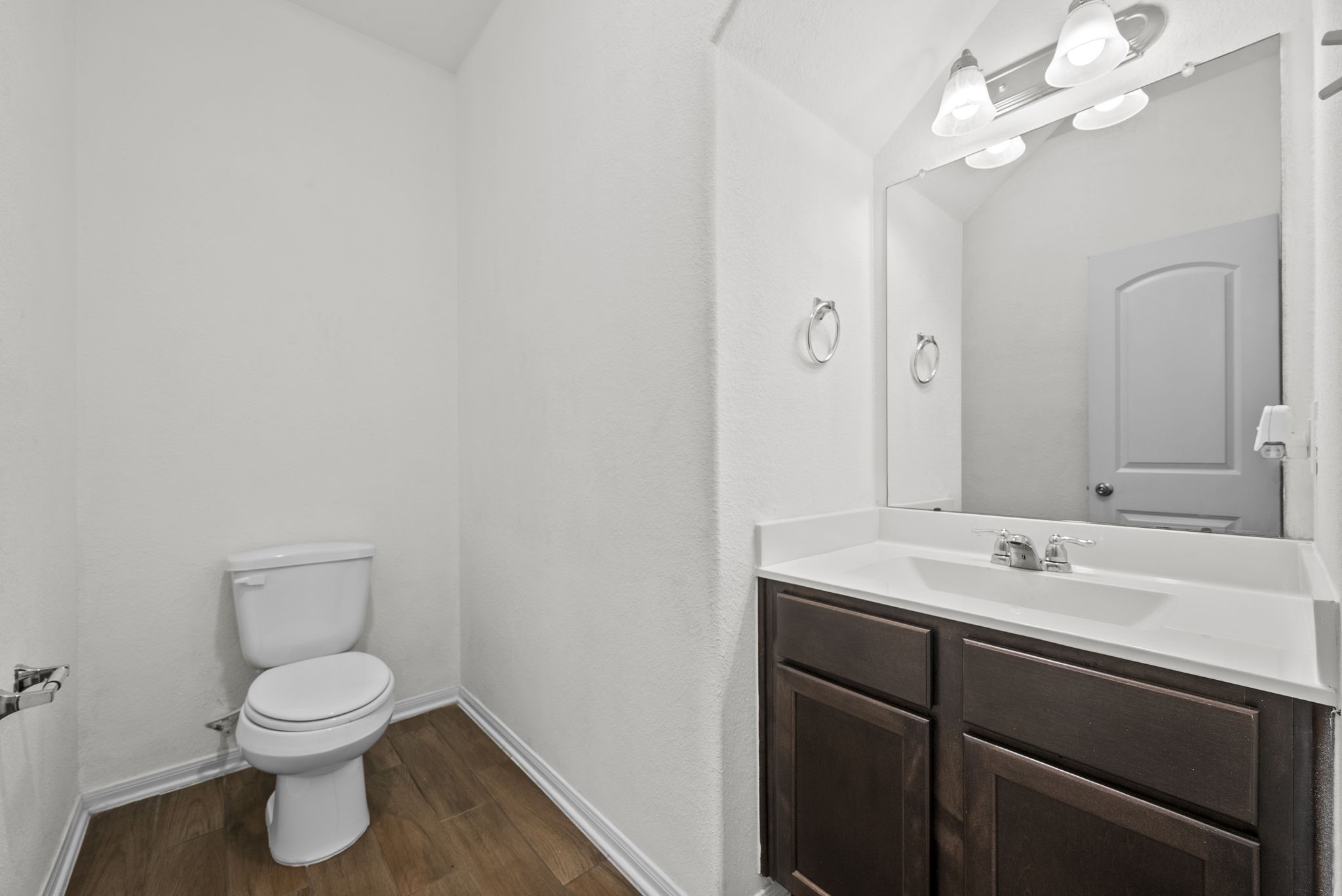 903 Willowick Road Houston, TX 77090 - Photo 14 of 47 Half bath - located on the 1st floor