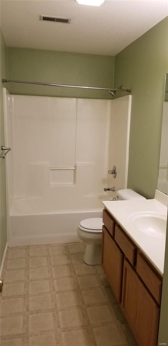 705 4th Street, Unit B Highland, IL 62249 - Photo 12 of 18 Gallery Image 12