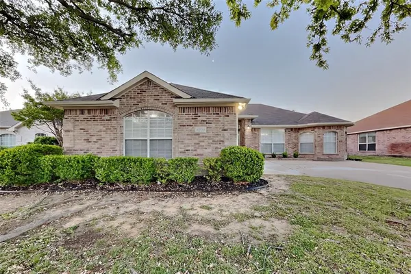 $2,300 | 3206 Creekside Drive, Sachse, TX 75048
