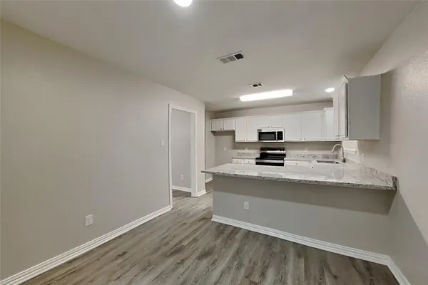 $2,300 | 3206 Creekside Drive, Sachse, TX 75048