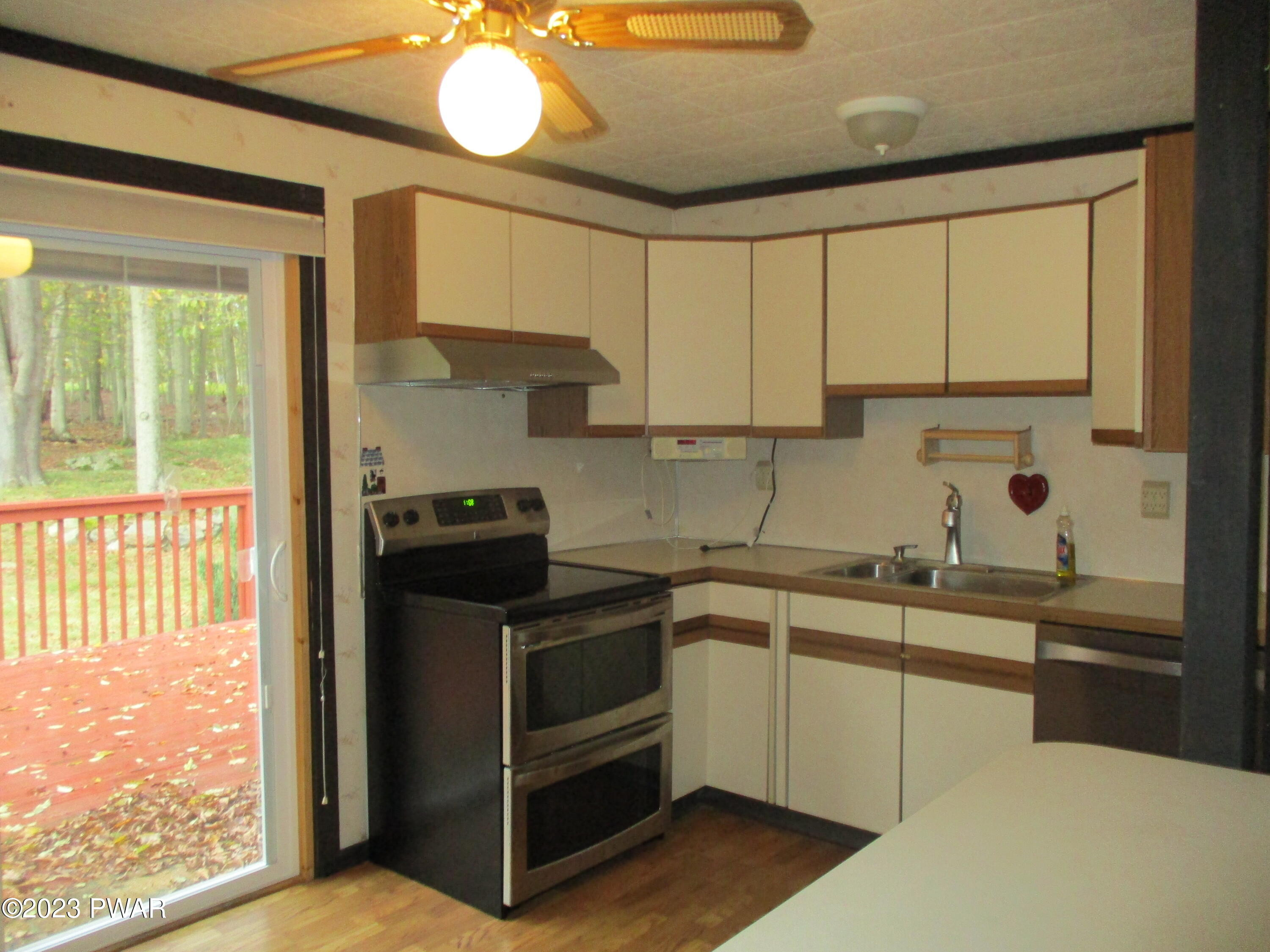 1068 Middle Ridge Drive Newfoundland, PA 18445 - Photo 5 of 19