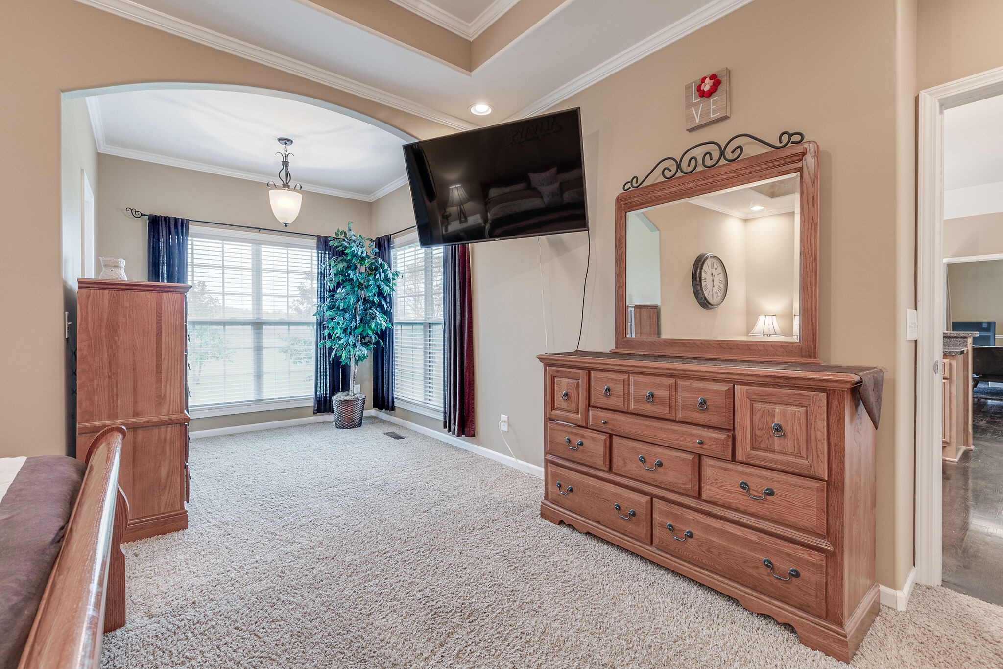 2113 Burford Road Lebanon, TN 37087 - Photo 20 of 35 an empty room with furniture and a flat screen tv