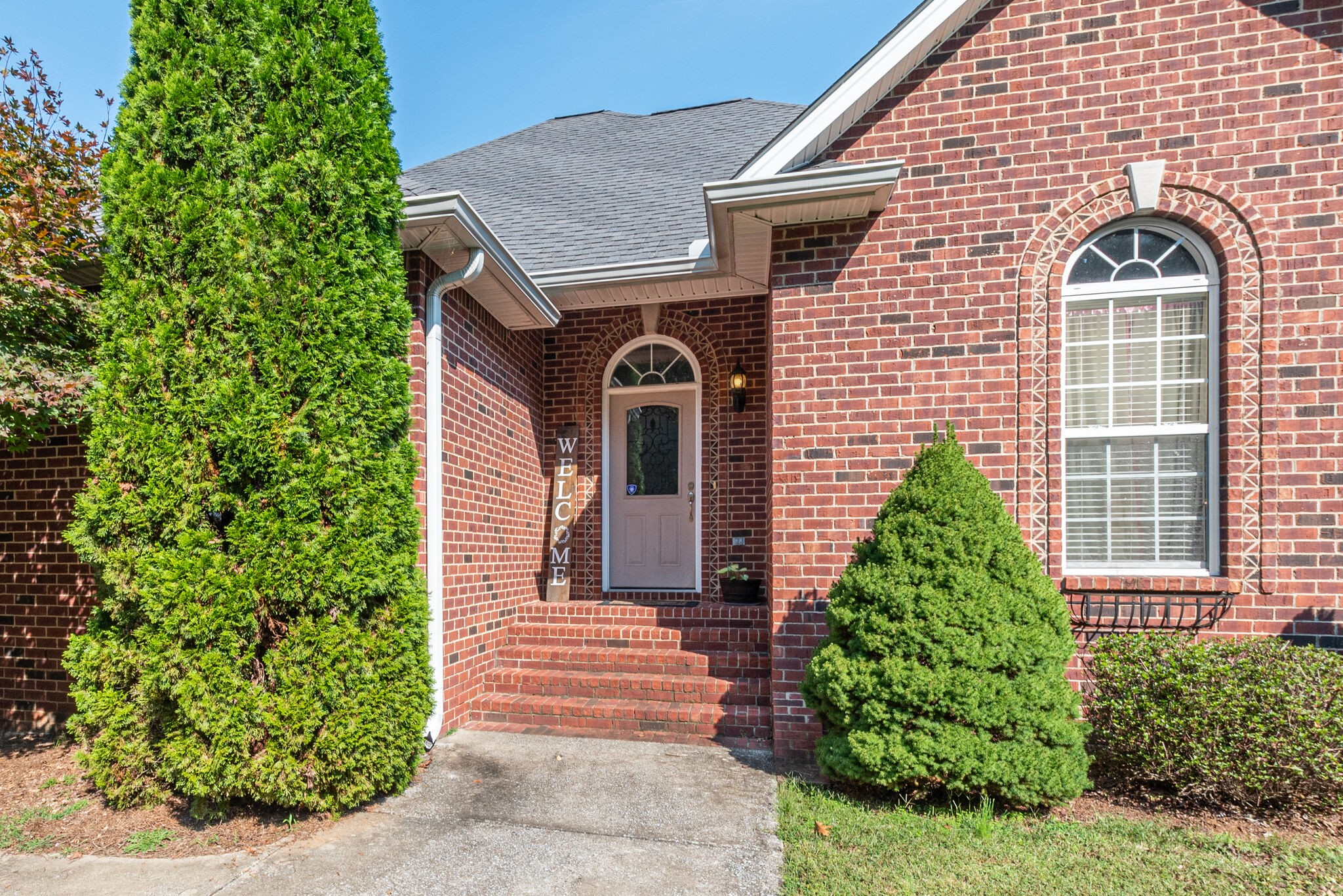 2113 Burford Road Lebanon, TN 37087 - Photo 3 of 35 a front view of a house with garden