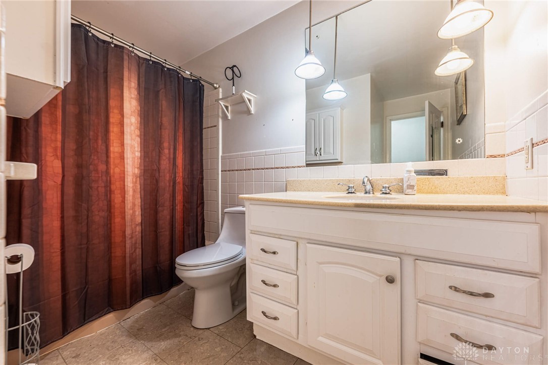 3013 Haney Road Dayton, OH 45405 - Photo 27 of 37 2nd Bath