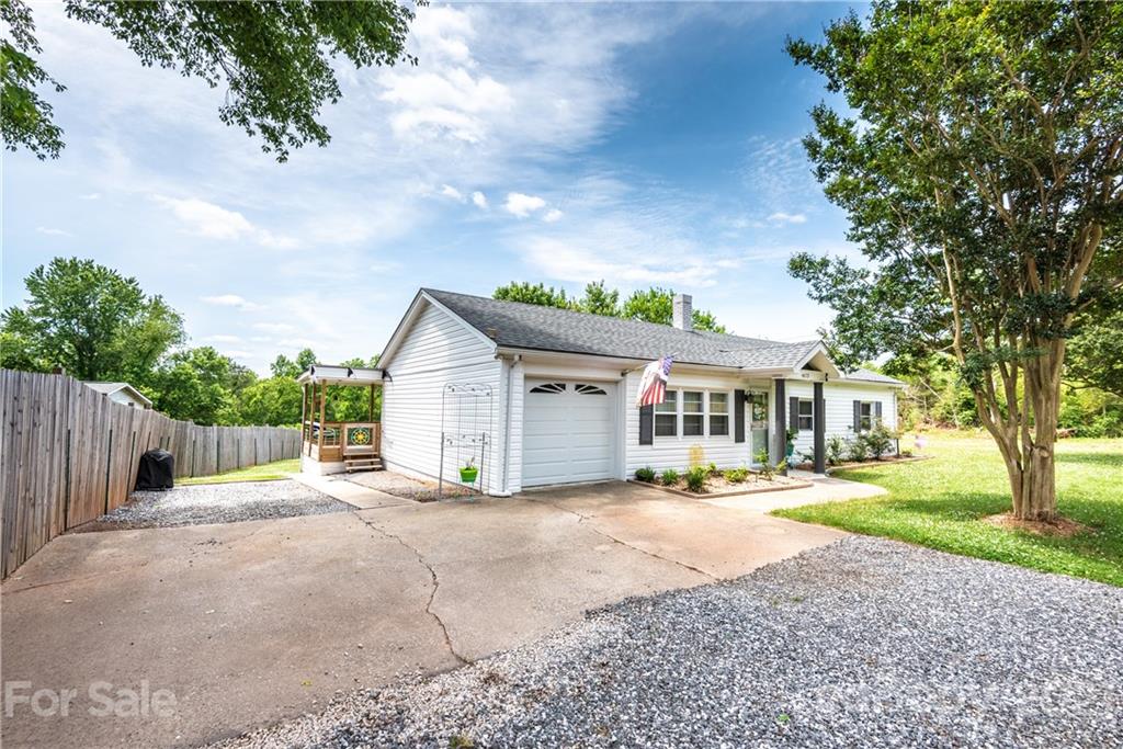 4673 Bowman Road Hickory, NC 28602 - Photo 3 of 27 Gallery Image 3