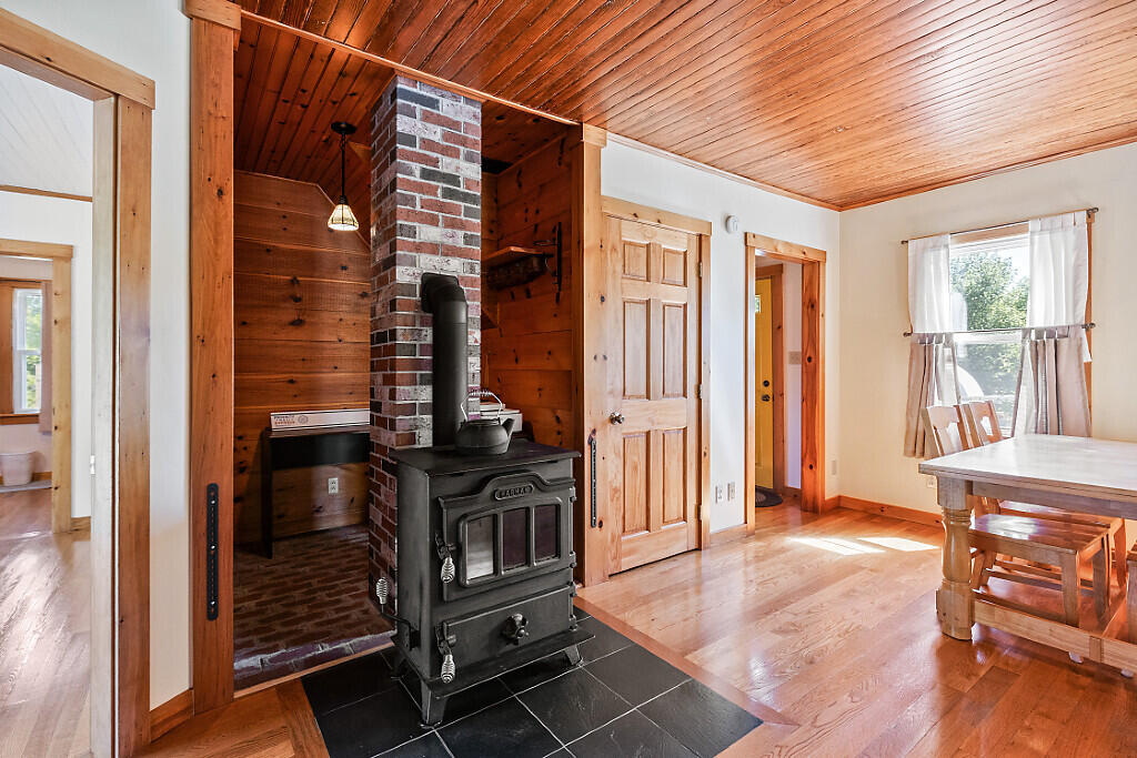 402 Waldoboro Road Friendship, ME 04547 - Photo 16 of 43 28_BP5A7836_DxO_mls
