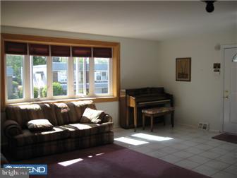 10668 Halstead Street Philadelphia, PA 19116 - Photo 4 of 12 Living Room