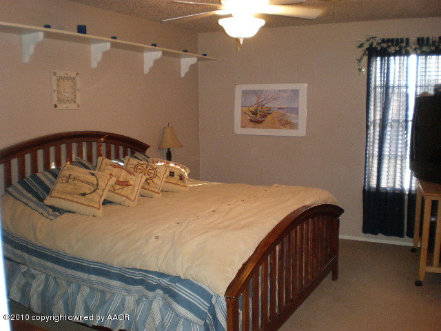 6213 Rutgers Street Amarillo, TX 79109 - Photo 8 of 15 Master Bedroom