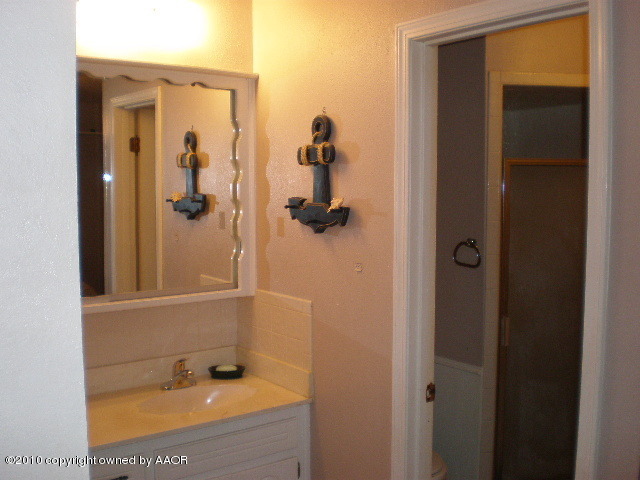 6213 Rutgers Street Amarillo, TX 79109 - Photo 10 of 15 Master Bath