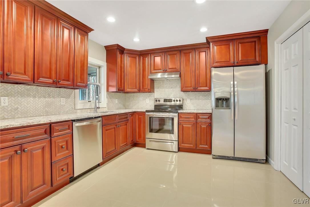 111 Brewster Way East Stroudsburg, PA 18301 - Photo 2 of 30 a kitchen with stainless steel appliances granite countertop a refrigerator sink and cabinets