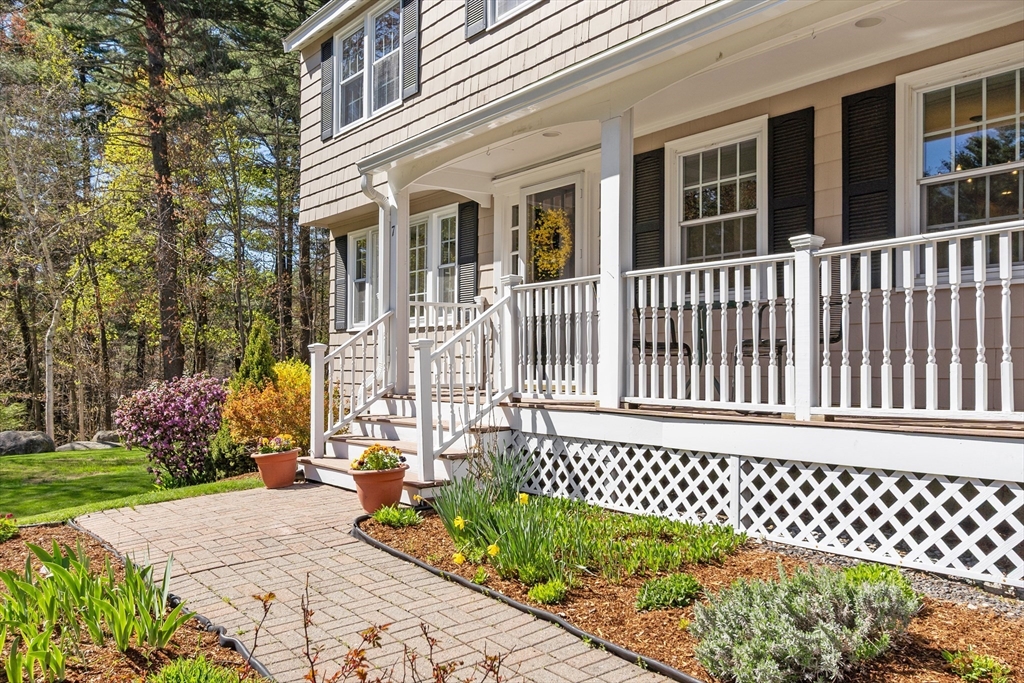 7 Long Meadow Road Westford, MA 01886 - Photo 4 of 42 Gallery Image 4