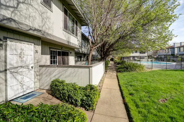 $269,900 | 200 Ridgetop Drive, Unit 31, Redding, CA 96003
