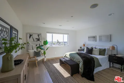 $1,950,000 | 1212 Ocean Park Boulevard, Unit 16, Santa Monica, CA 90405