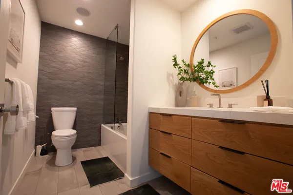 $1,895,000 | 1212 Ocean Park Boulevard, Unit 16, Santa Monica, CA 90405