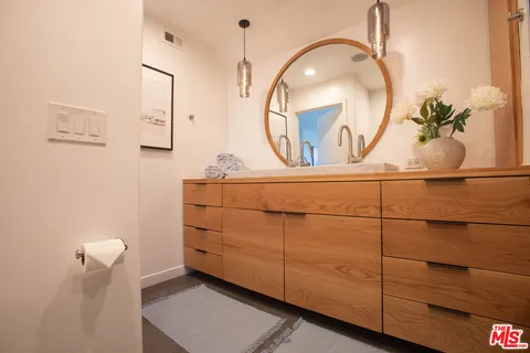 $1,895,000 | 1212 Ocean Park Boulevard, Unit 16, Santa Monica, CA 90405