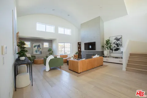$1,950,000 | 1212 Ocean Park Boulevard, Unit 16, Santa Monica, CA 90405