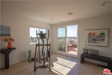 $1,950,000 | 1212 Ocean Park Boulevard, Unit 16, Santa Monica, CA 90405