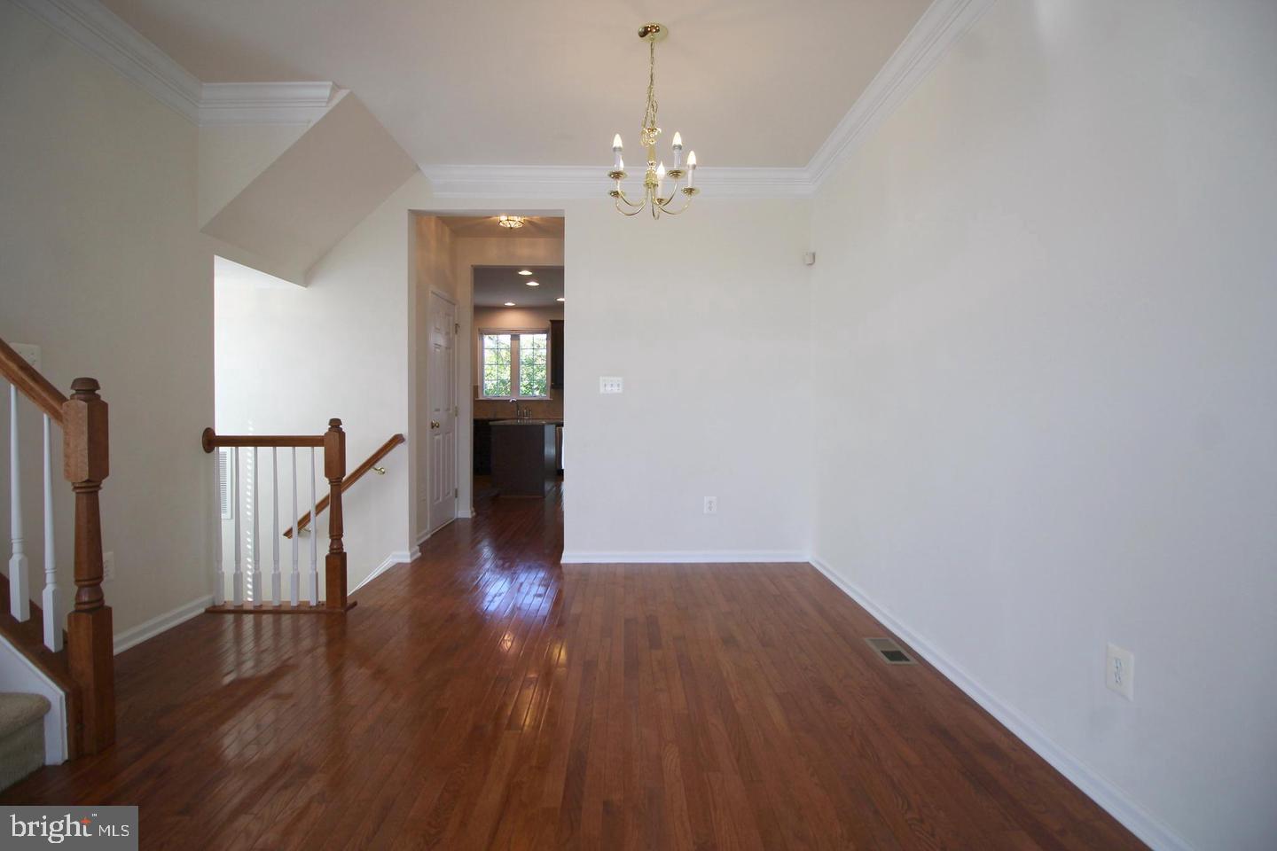 25073 Riding Center Drive Chantilly, VA 20152 - Photo 7 of 29 Gallery Image 7