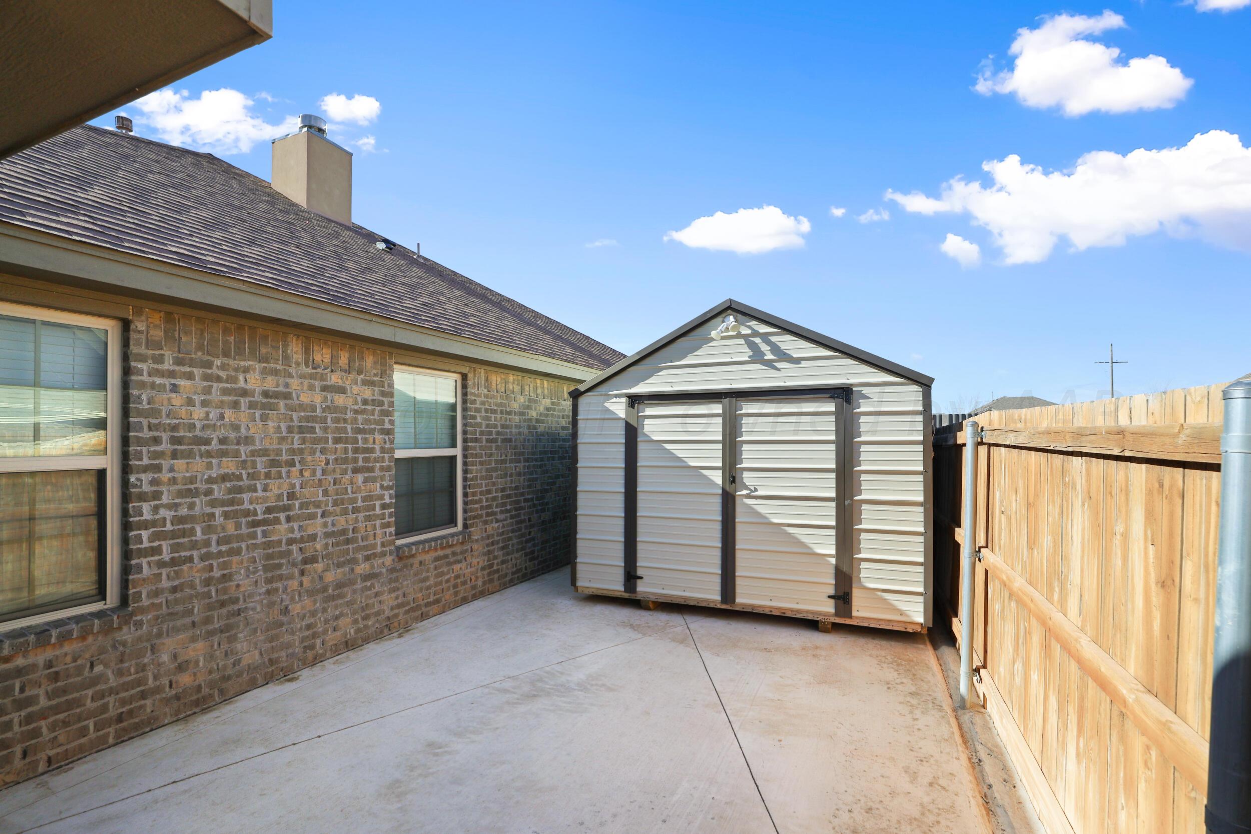 7303 Rochester Drive Amarillo, TX 79118 - Photo 38 of 38 a view of a garage