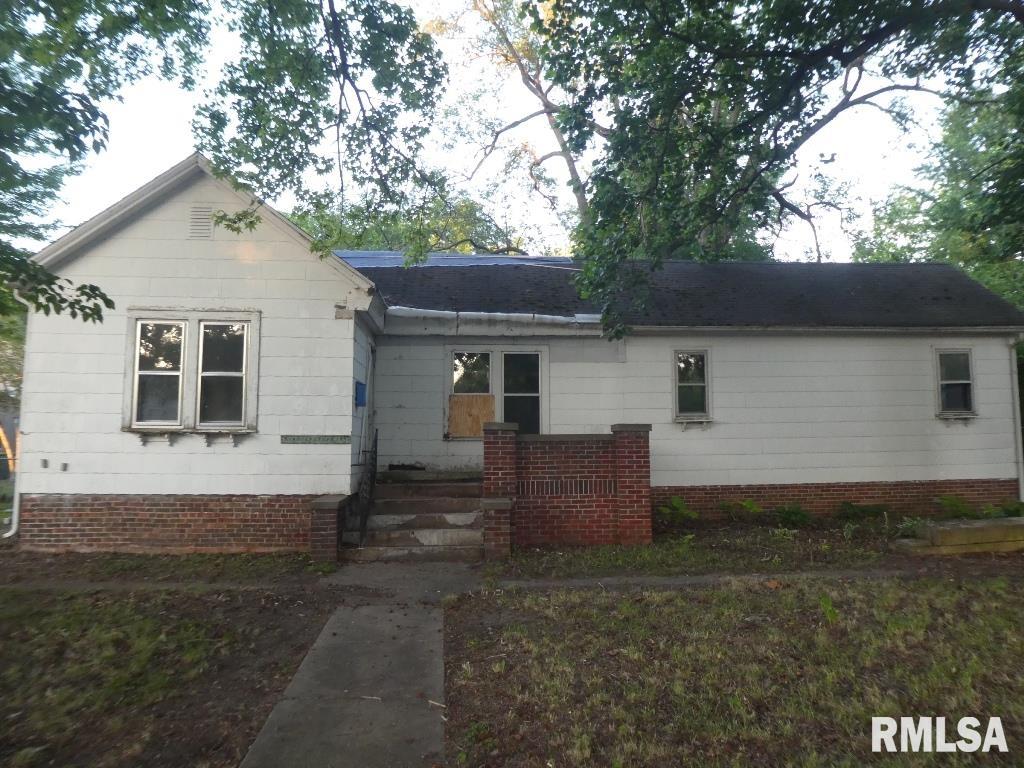 1436 Monument Avenue Springfield, IL 62702 - Photo 1 of 30