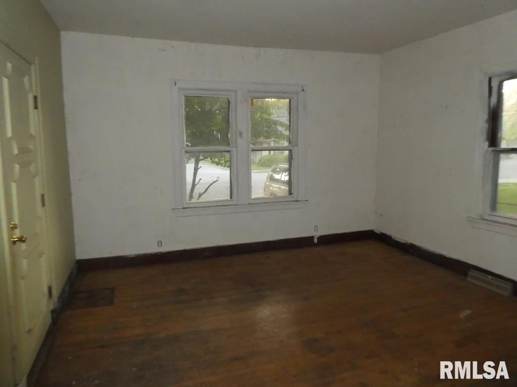 1436 Monument Avenue Springfield, IL 62702 - Photo 4 of 30