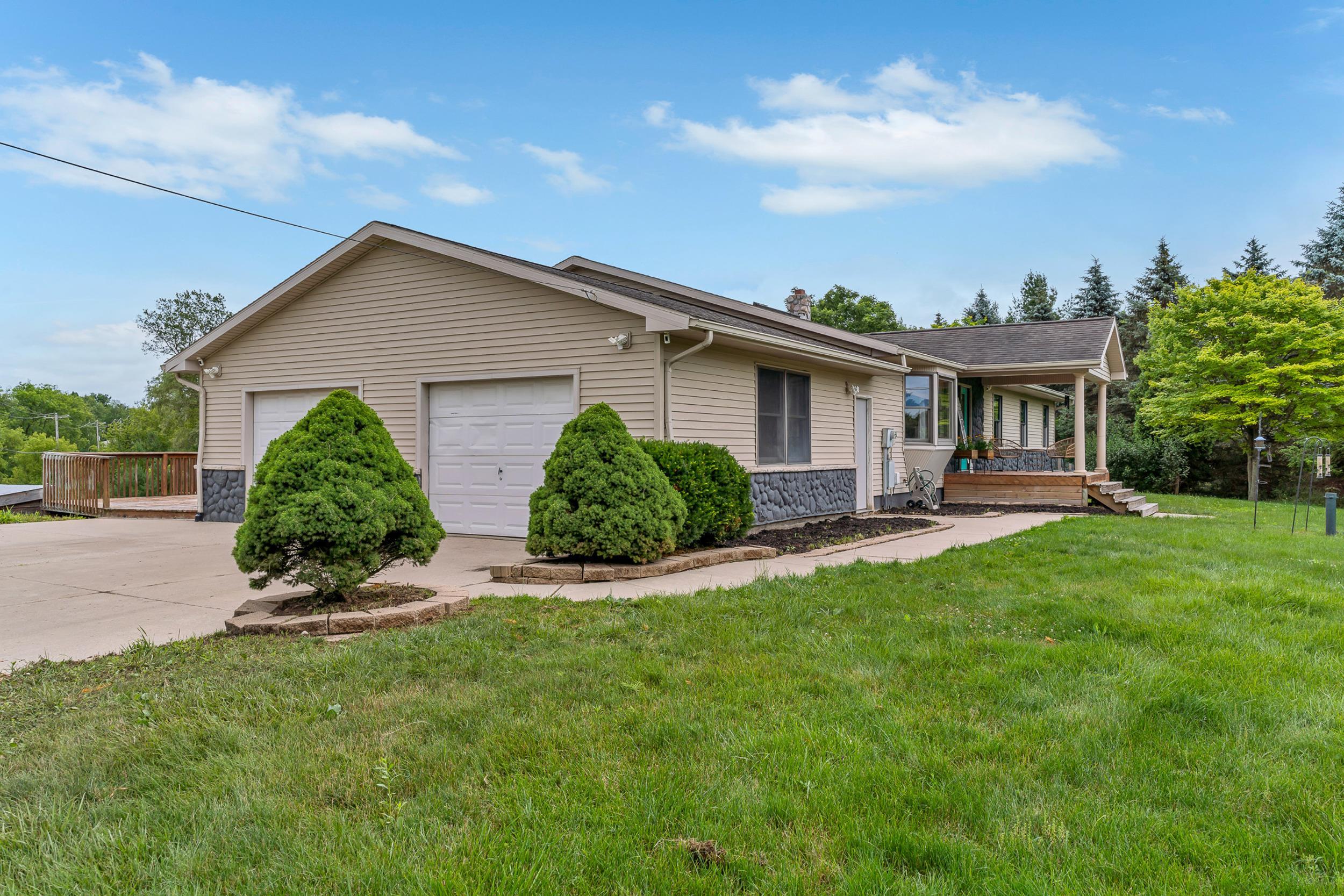 10959 Fenner Road Perry, MI 48872 - Photo 5 of 39 50146575-8f46200a-ab6d-453a-8aa8-f1eb99aff591.JPG