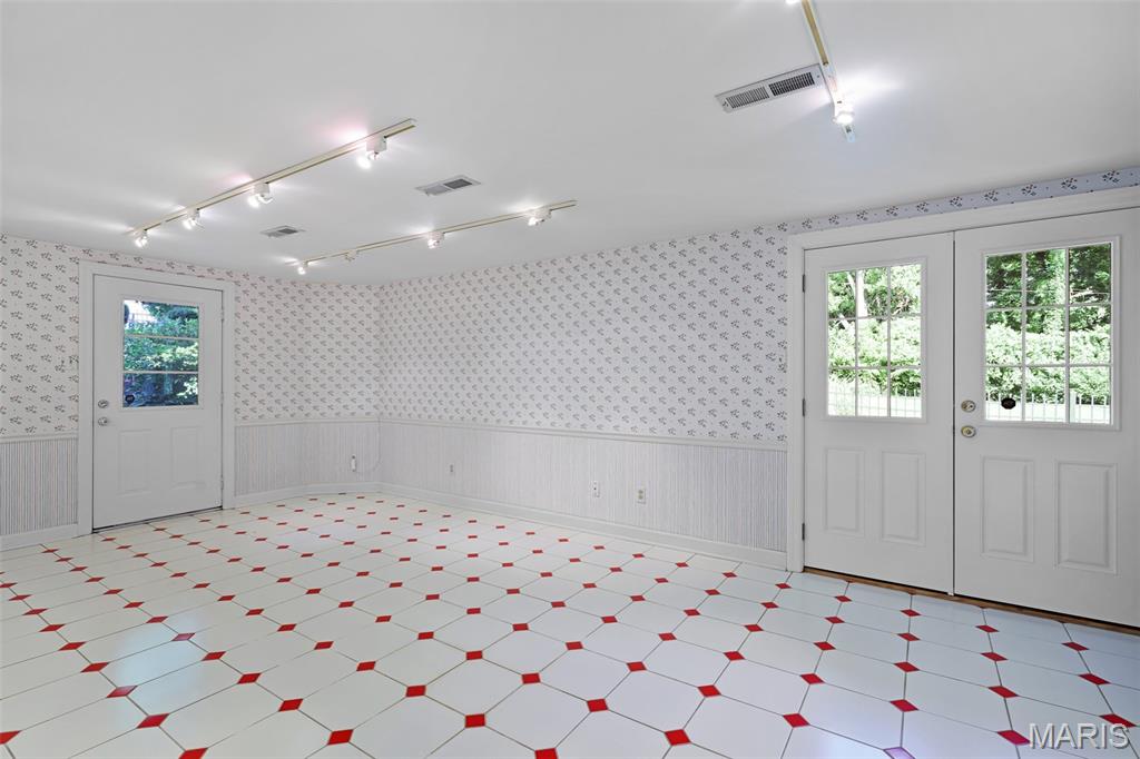 1897 Point Oak Road Des Peres, MO 63131 - Photo 35 of 47 Gallery Image 35