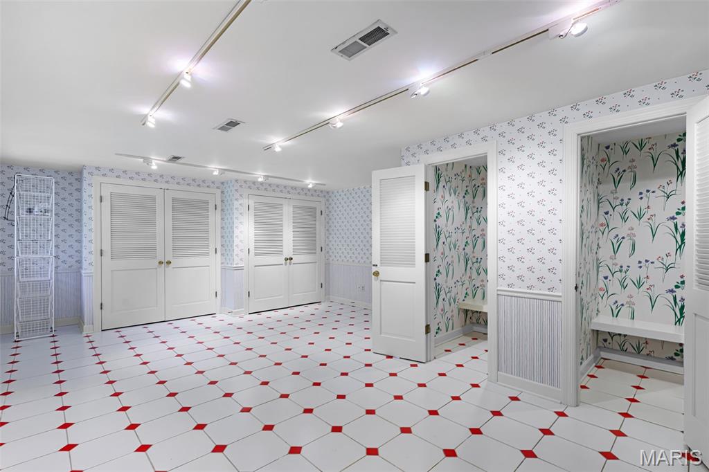 1897 Point Oak Road Des Peres, MO 63131 - Photo 36 of 47 Gallery Image 36