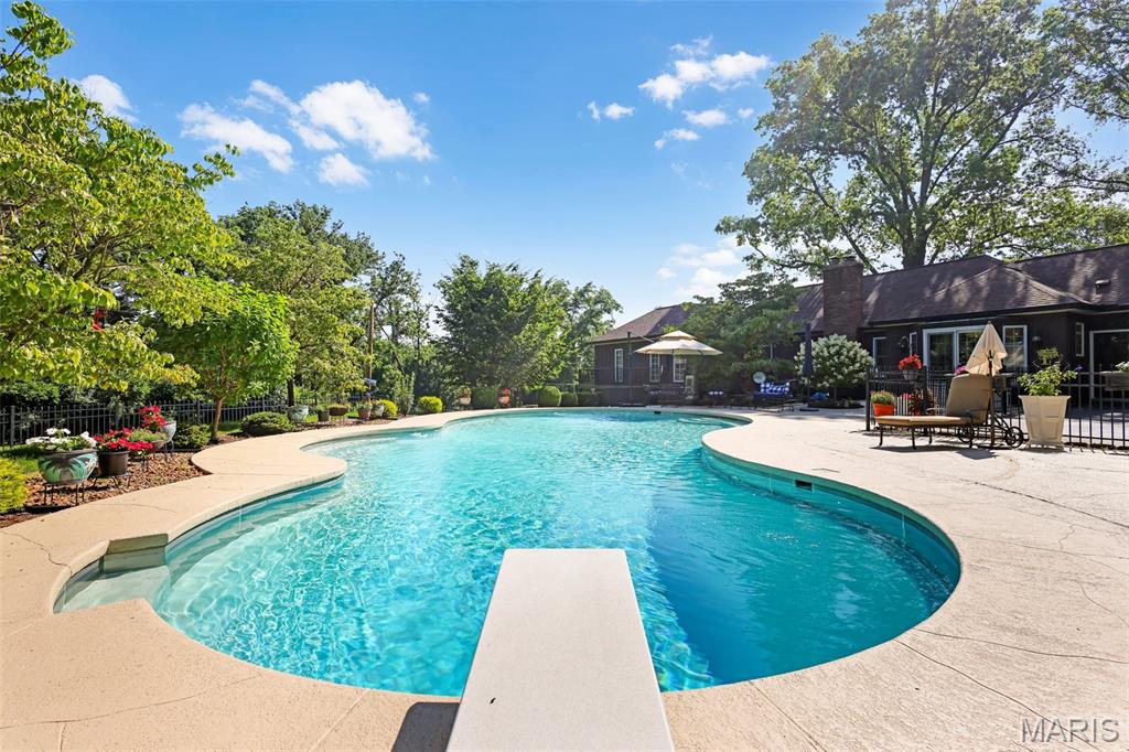 1897 Point Oak Road Des Peres, MO 63131 - Photo 45 of 47 Gallery Image 45